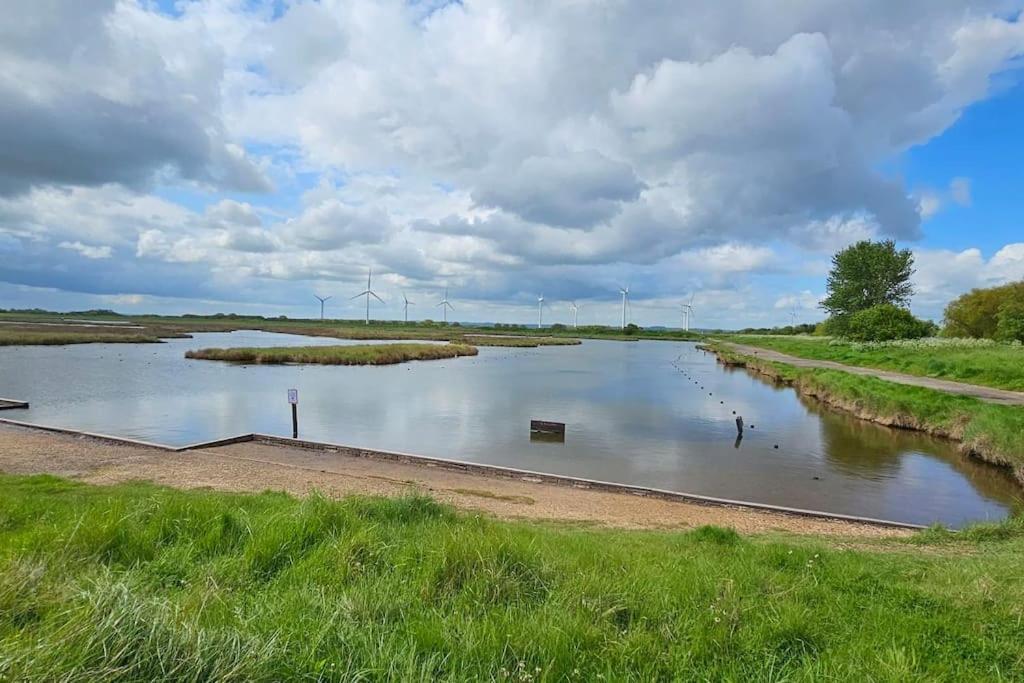 Humberston Boathouse Lodge & Hot Tub - Cleethorpes Beach Cabin Chalet Exterior photo
