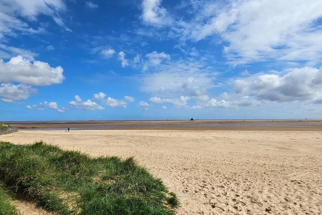 Humberston Boathouse Lodge & Hot Tub - Cleethorpes Beach Cabin Chalet Exterior photo